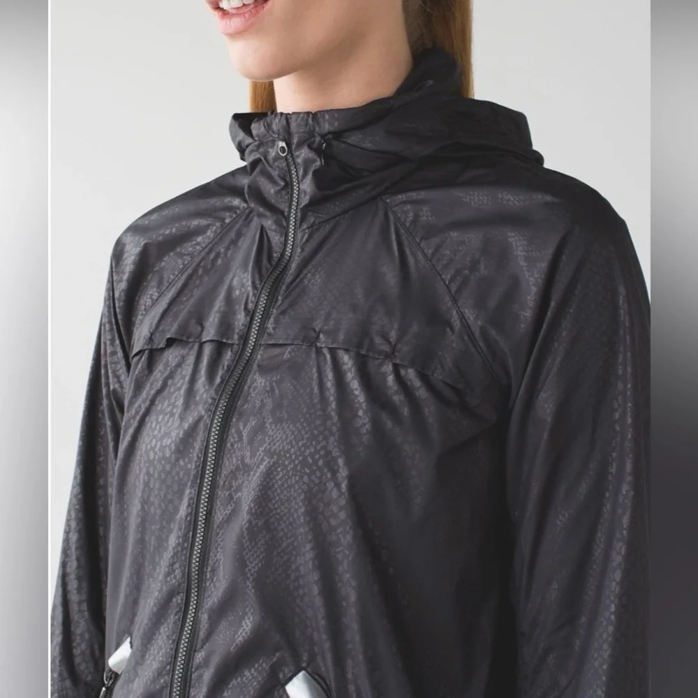 Lululemon Miss Misty women's Desert Snake Embossed Jacket size 4 relaxed fit